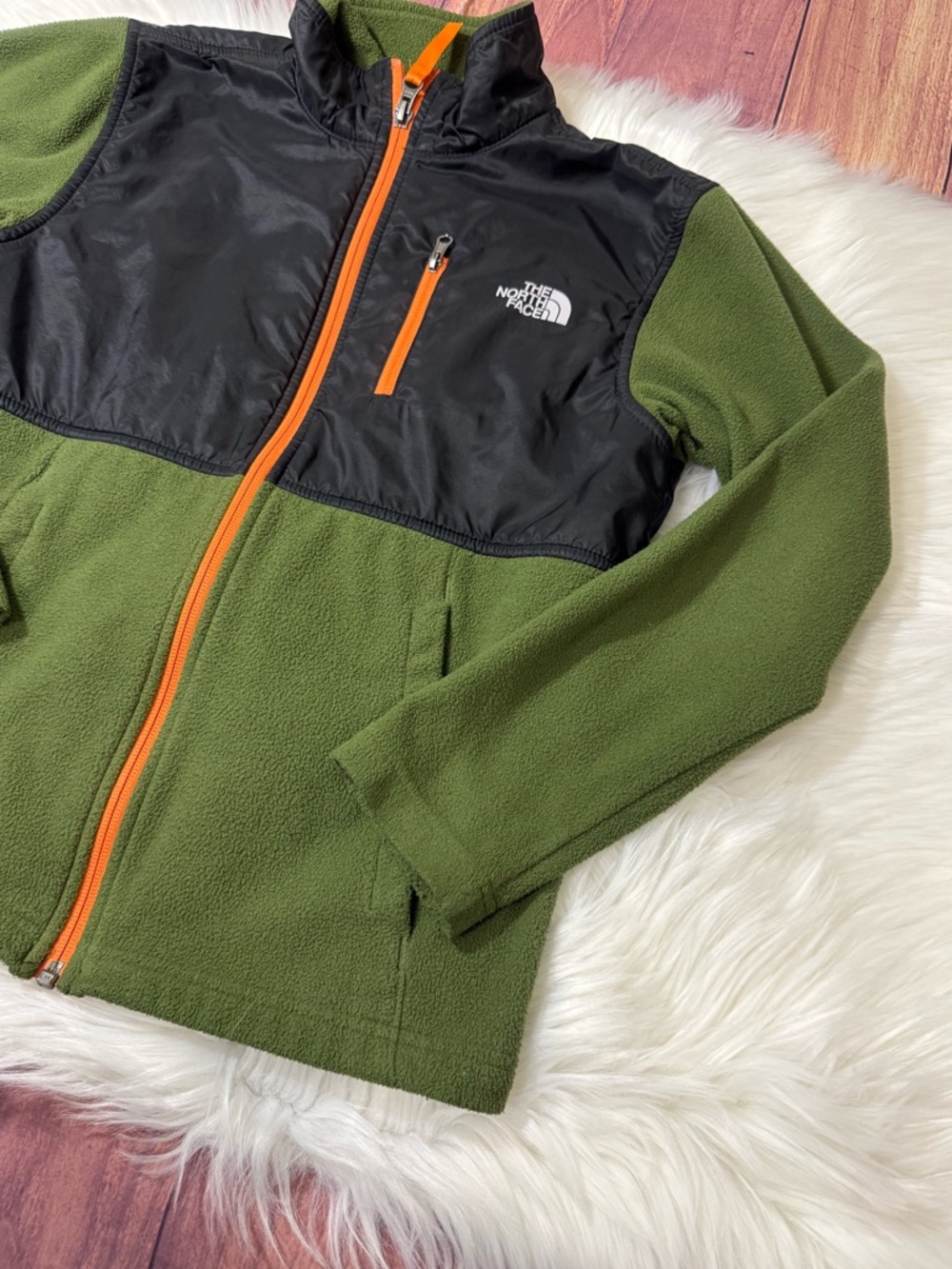 The North Face Fleece Zip Up Jacket - Boys Size Medium (10/12) - Picture 6 of 16